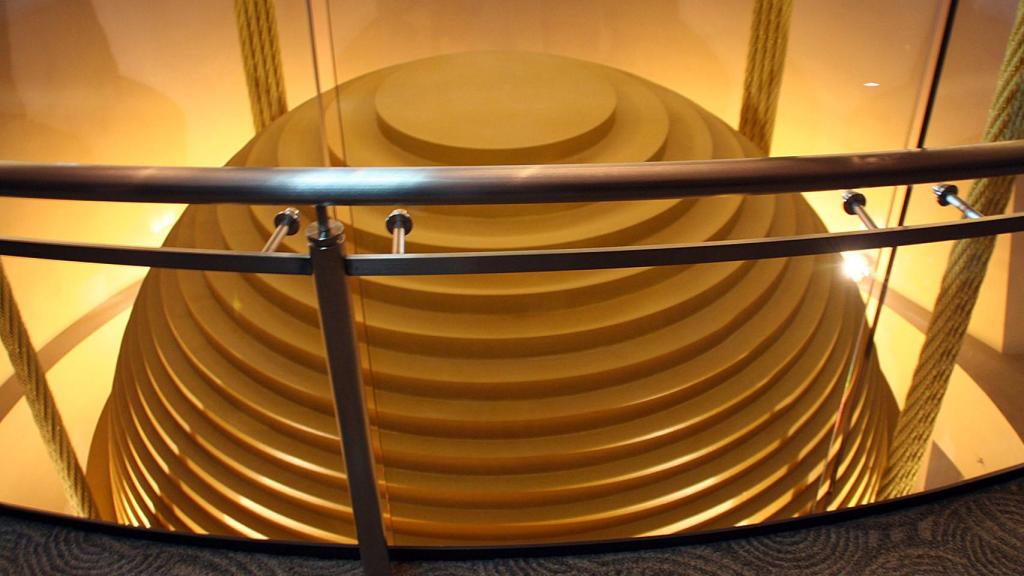 Amortiguador del Taipei 101 al descubierto.