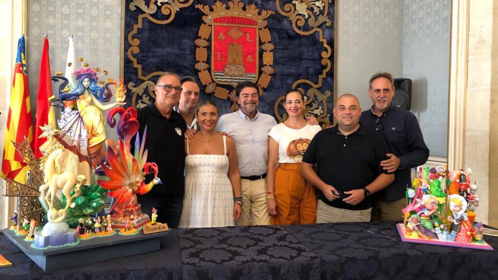 'Geoda' y 'D'Alacant al món' son los monumentos oficiales de las Hogueras de Alicante 2023.