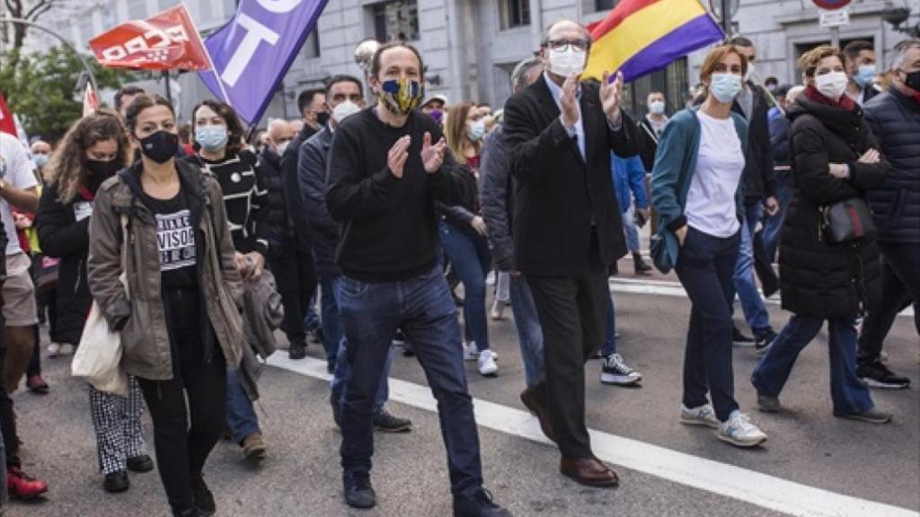 Pablo Iglesias, Ángel Gabilondo y Mónica García, durante la manifestación del 1 de mayo previa a las elecciones autonómicas.