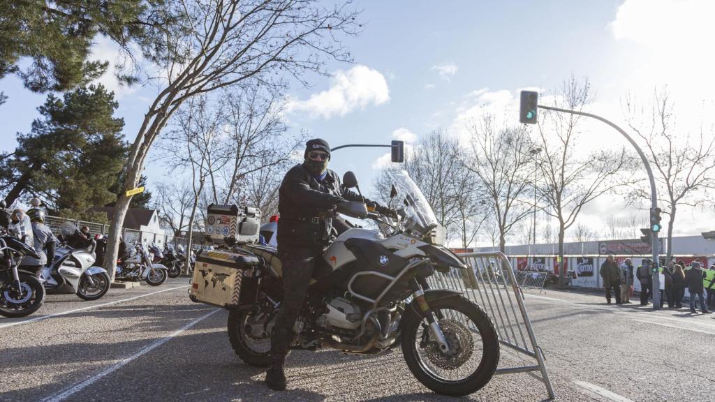 Un motorista en otra concentración