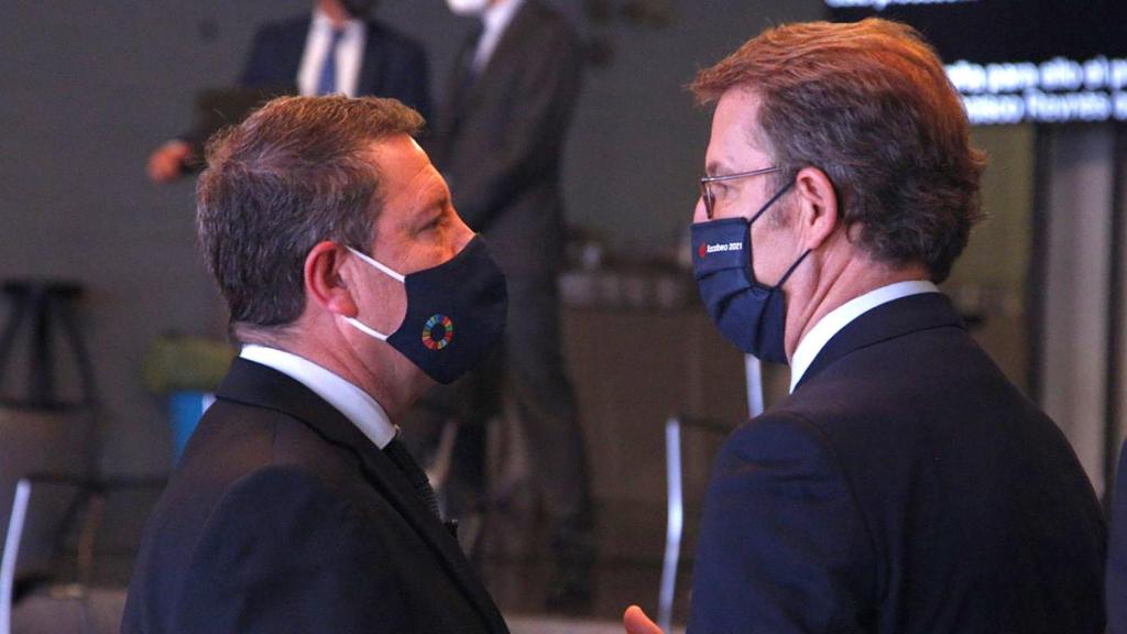 García-Page y Núñez Feijóo en el foro ‘Wake Up Spain!’, organizado por El Español en 2021. Foto: JCCM.