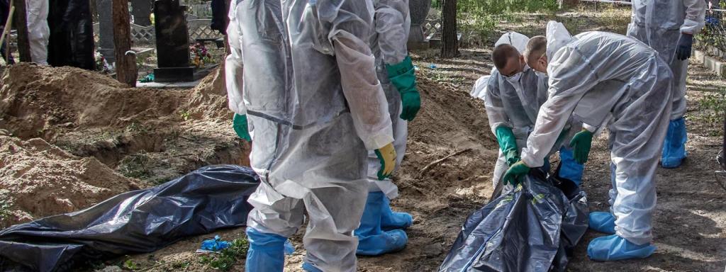 Varios cuerpos encontrados en Izium.