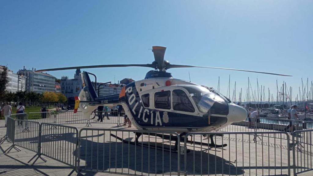 El helicóptero de la Policía Nacional en la Marina.