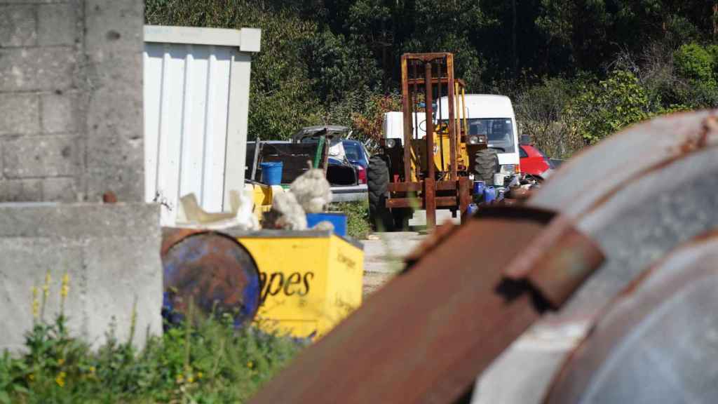 Exterior de una de las naves donde ha tenido lugar un operativo (Barro, Pontevedra).
