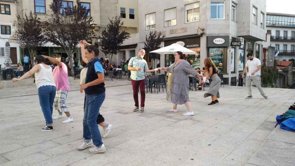 Baile en la Praza da Pedra de Vigo.