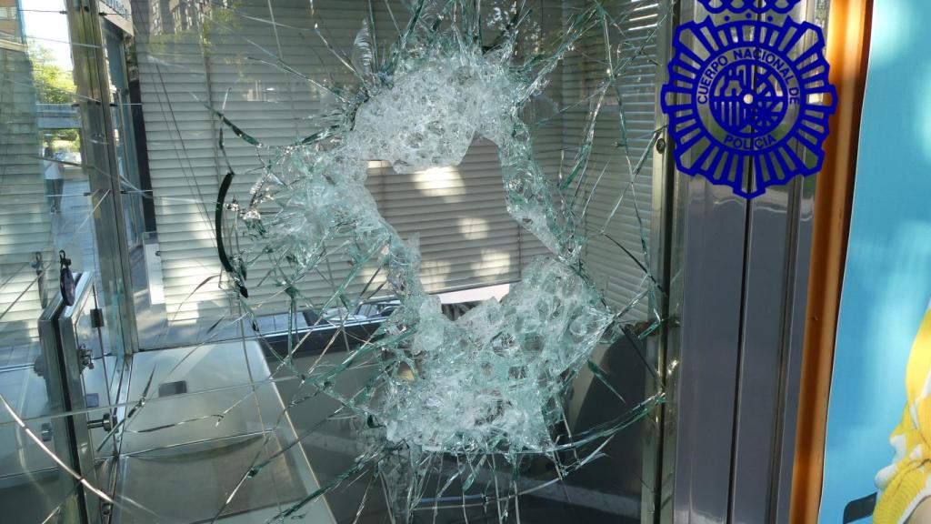 Uno de los orificios ocasionados en uno de los establecimientos.