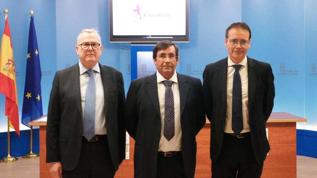 Domingo Aceves en el centro de la imagen