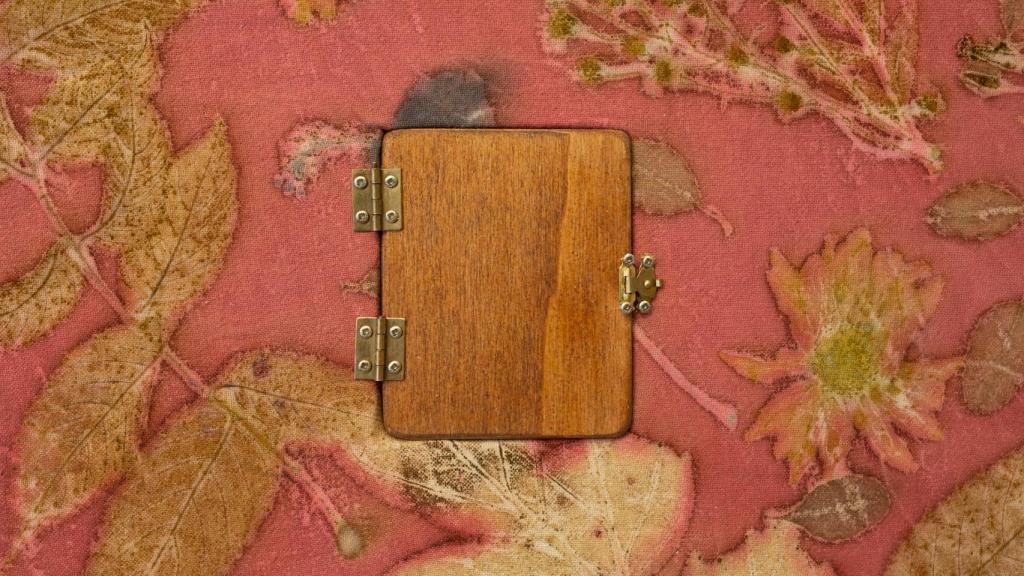 Mónica Mays: Detalle  de 'Cardados', 2022, en Twin Gallery