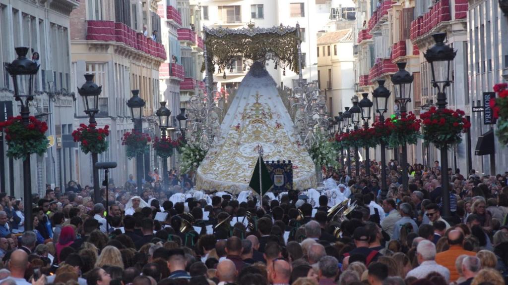 Manto de la Virgen del Rocío.