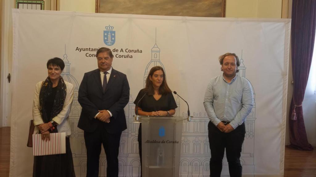 El Concello y la UDC anuncian bonificaciones para el transporte universitario.