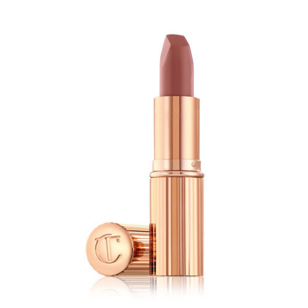 Matte Revolution en el tono Very Victoria, de Charlotte Tilbury (32 €).