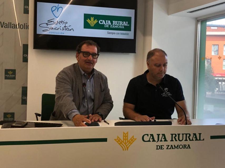 Narciso Prieto junto a Pedro Pablo Crespo en la renovación del convenio