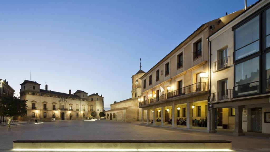 Plaza Mayor de Almazán donde finalizará la prueba ciclista