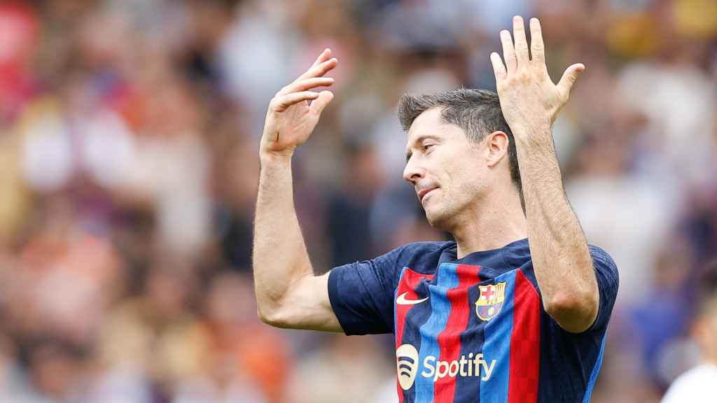 Robert Lewandowski durante un partido con el Barça