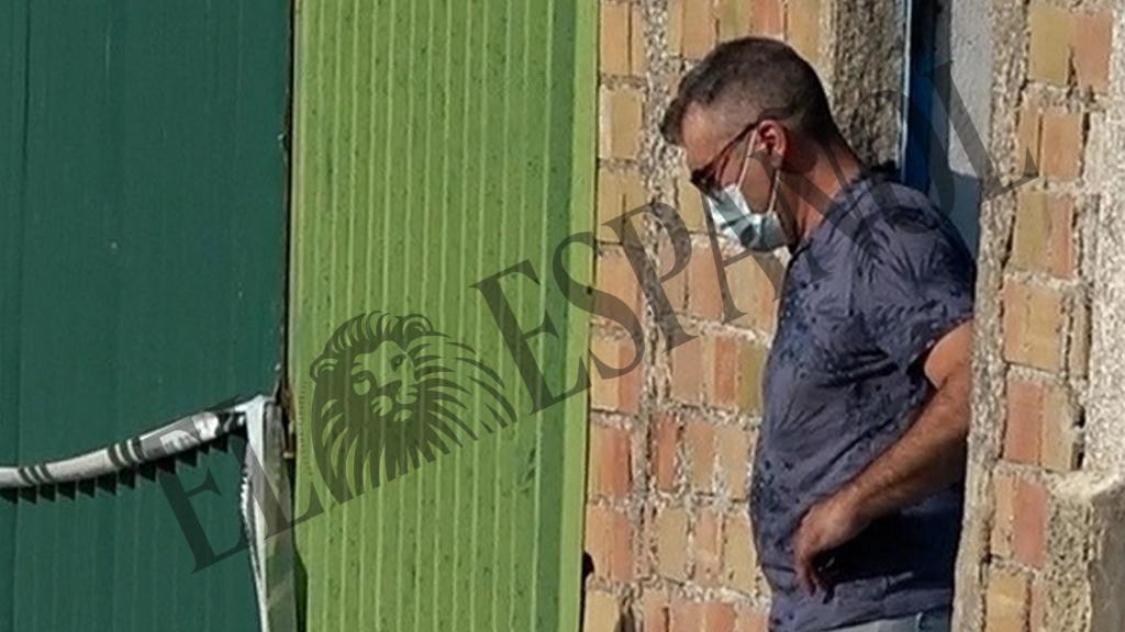 Ginés V.L., empresario agrícola de Villacarrillo, durante el registro de una de sus propiedades, a manos de la Guardia Civil, para tratar de dar con el cuerpo del temporero senegalés Ibrahima Diouf, desaparecido el 5 de enero de 2021.