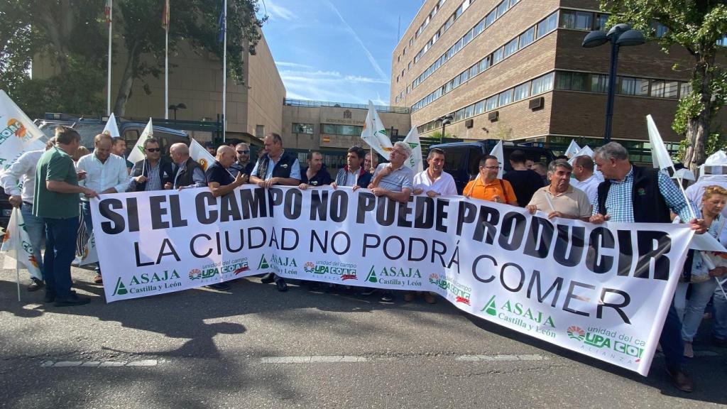 La pancarta de la manifestación por los costes de producción