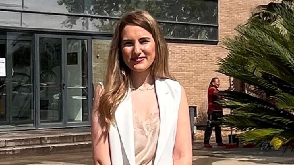 Alba María Mesa, graduada en Ingeniería Electrónica en la UEX.