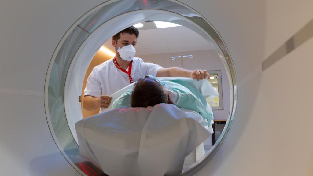 Un ensayo clínico estudia el efecto de la inmunoterapia contra el cáncer en tiempo real en tumores sólidos.