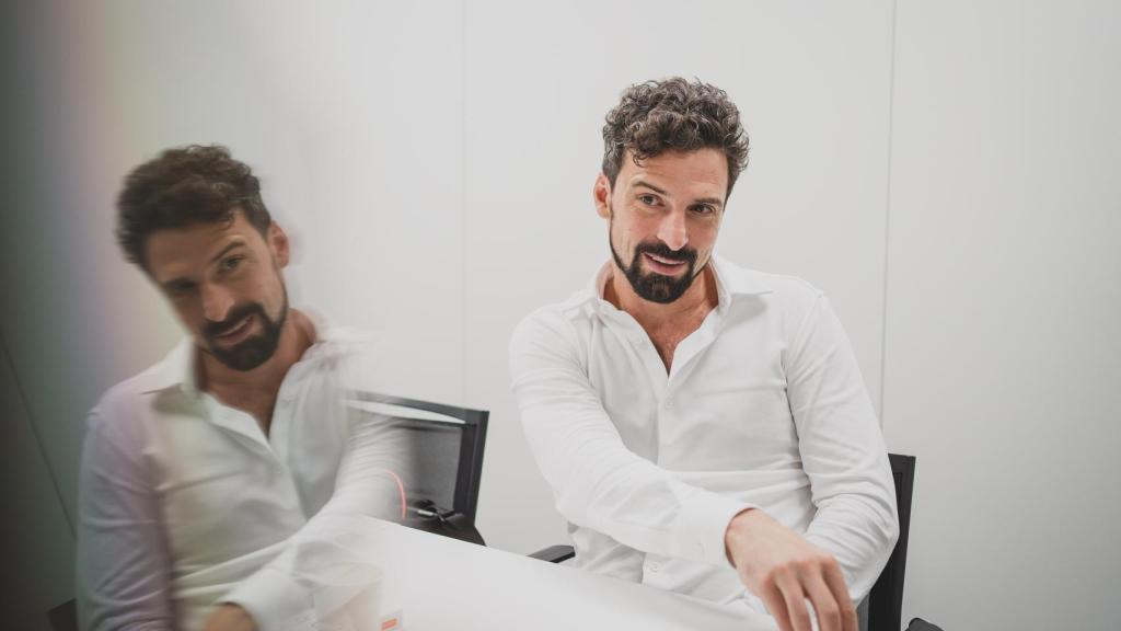 Scott durante la entrevista pone de relieve las mentiras del discurso 'cripto'.