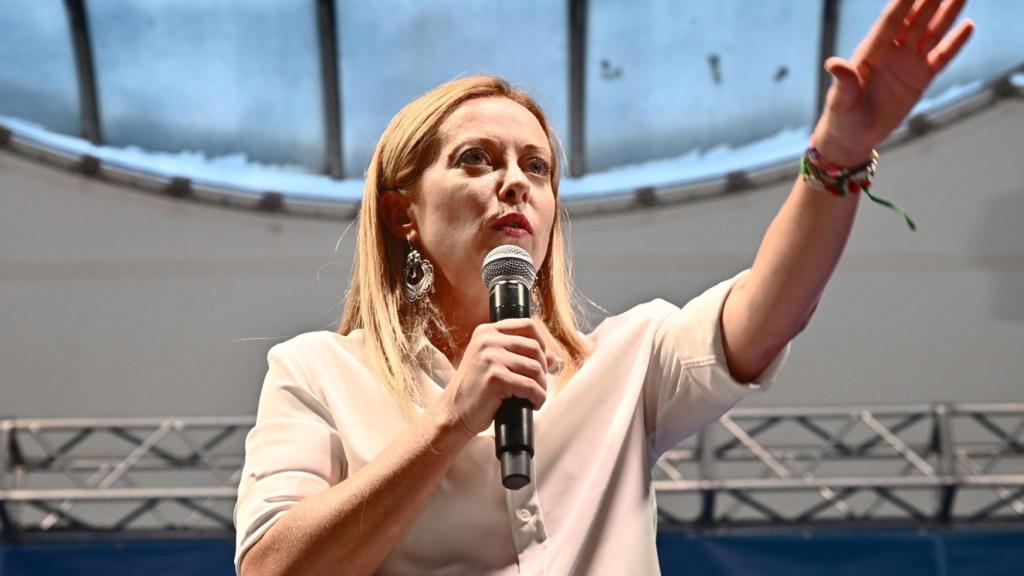 La líder de los Hermanos de Italia (Fratelli d'Italia), Giorgia Meloni, asiste a un mitin de campaña electoral, en Génova, Italia, el 14 de septiembre de 2022.