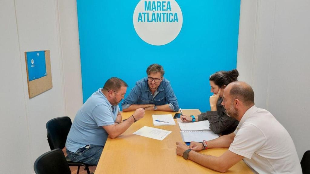 Reunión de Marea Atlántica con la directiva del Club del Mar de San Amaro (A Coruña).