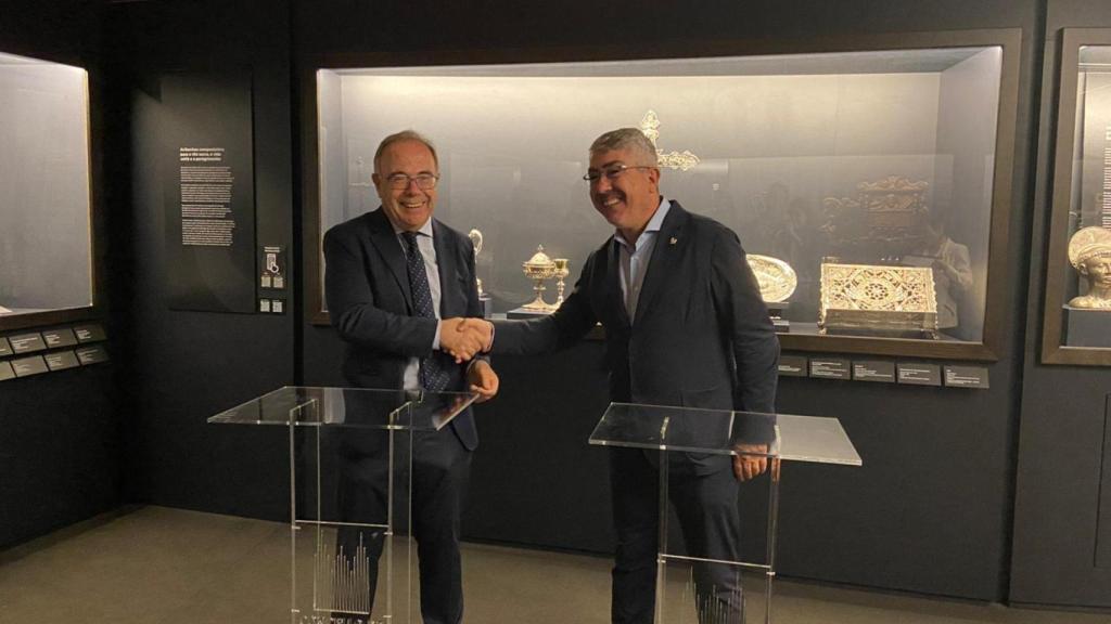 Firma del convenio entre el Ayuntamiento de Santiago y la Asociación de Artesáns