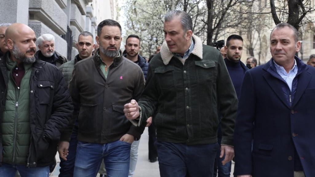 Santiago Abascal, Javier Ortega Smith y Tomás Fernández.