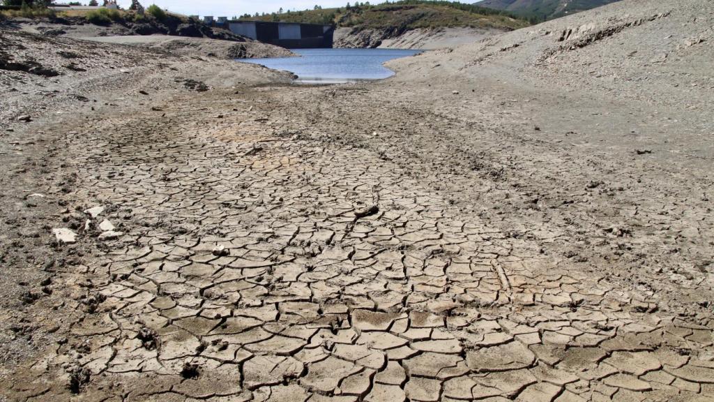 Estado del embalse de Villameca, (León) al 10% de su capacidad este mes de septiembre