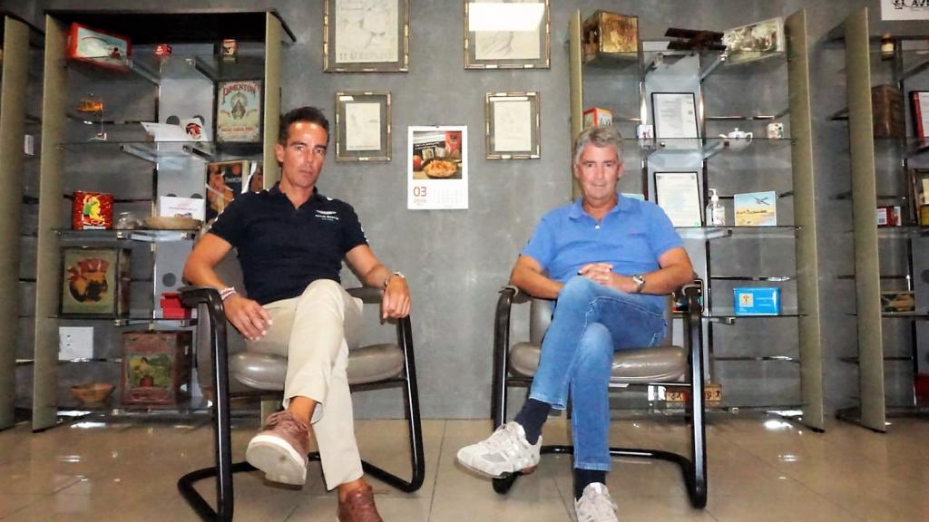 Carlos y Antonio, en su despacho.