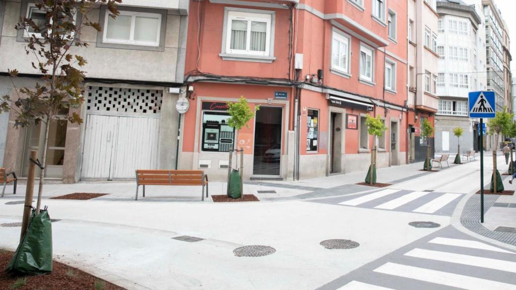 Aspecto de la travesía de la Torre tras las obras de reurbanización.