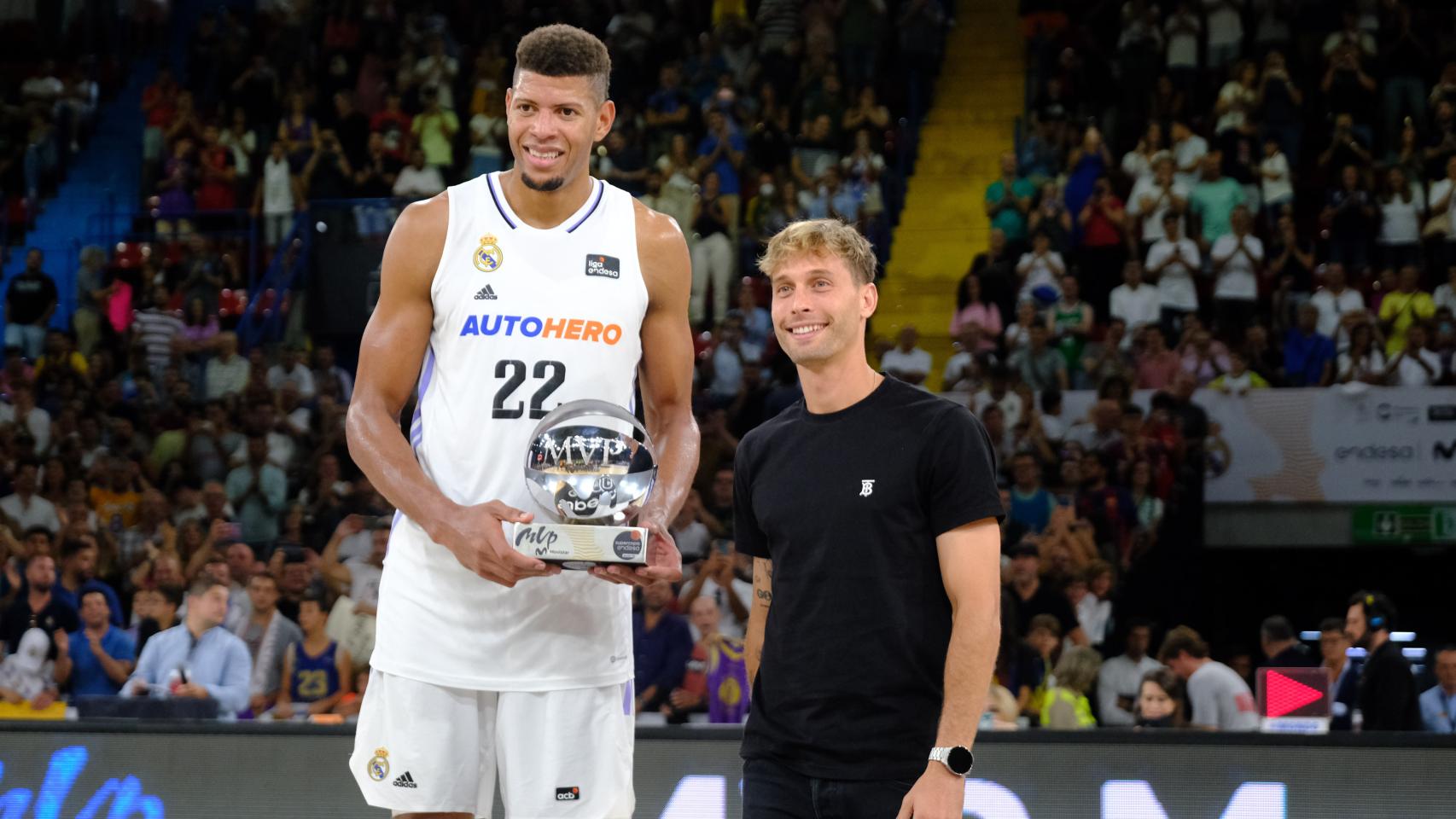 Tavares, MVP del partido.