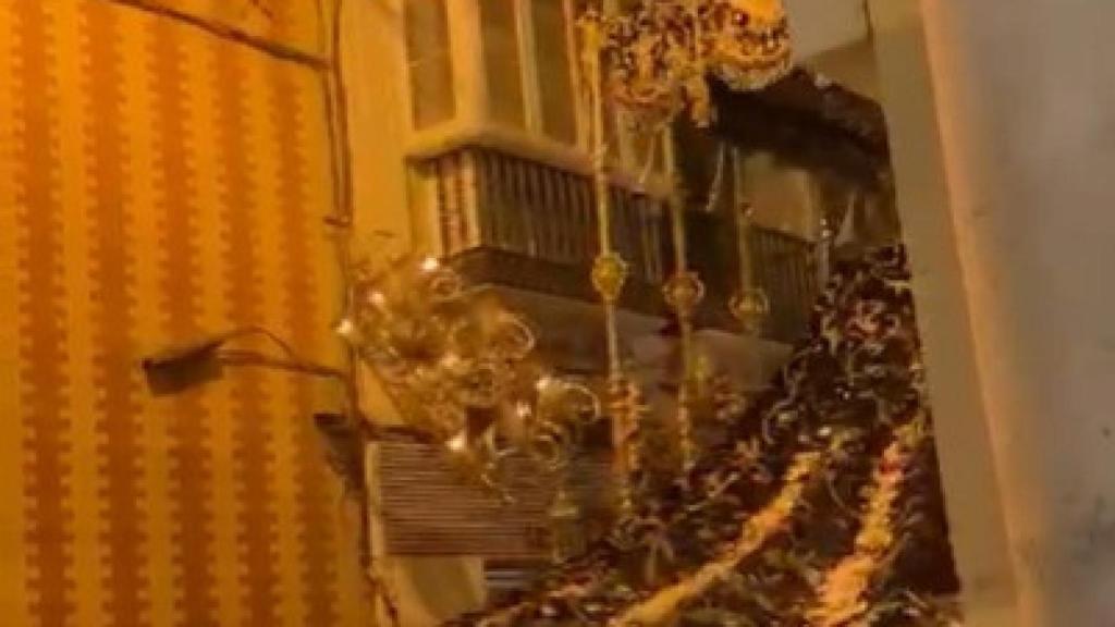 Momento en el que cae el arbotante.