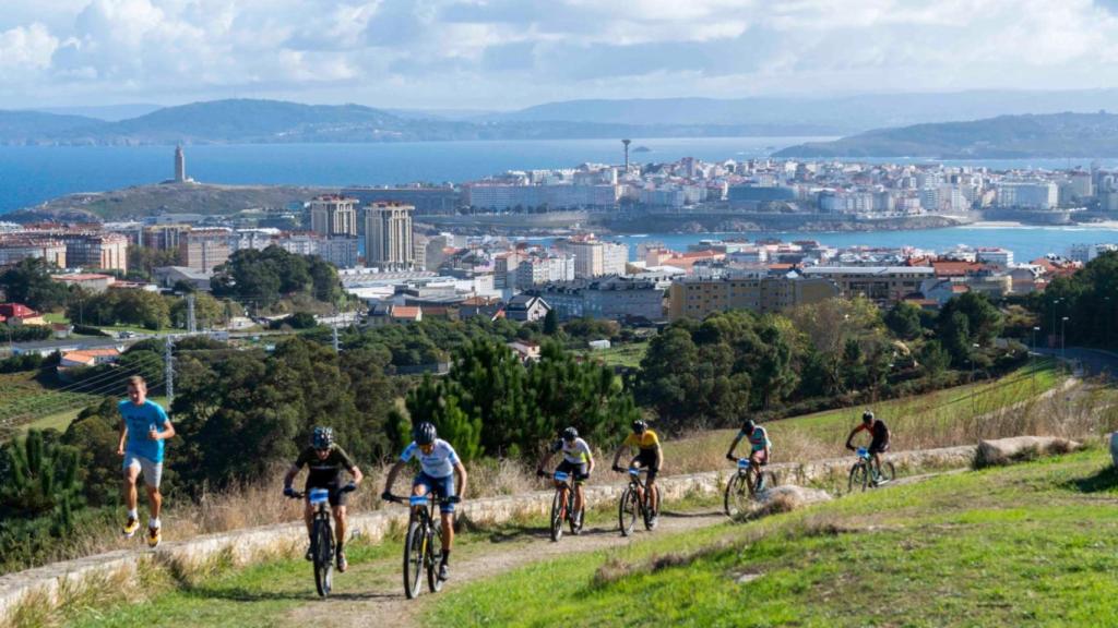 Participantes del XXIV Campeonato de España de MTB de policías locales en A Coruña.