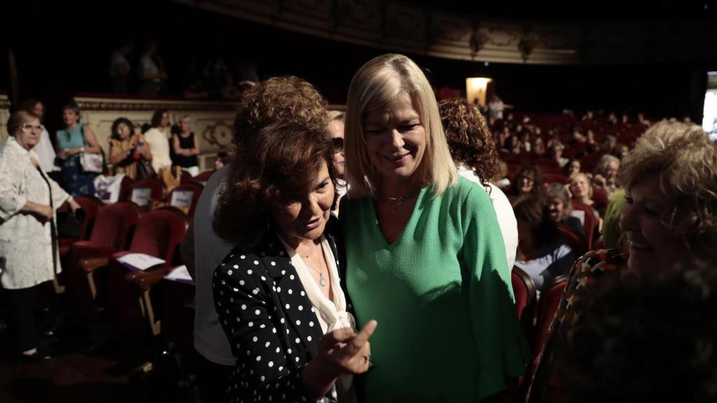 La exvicepresidenta Carmen Calvo junto a la consellera de Justicia, Gabriela Bravo, en el acto organizado por la Diputación de Valencia.