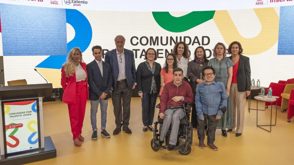 Los participantes del evento de presentación de Comunidad por Talento Joven.