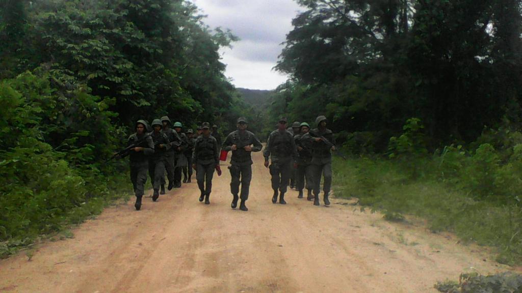 El capitán Heredia lidera los ejercicios de entrenamiento de uno de sus batallones de combate