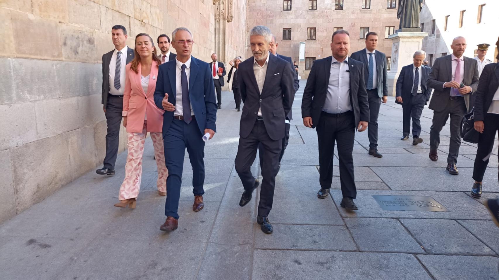 Grande-Marlaska asiste a la firma del convenio entre la USAL y la Academia Nacional de Policía