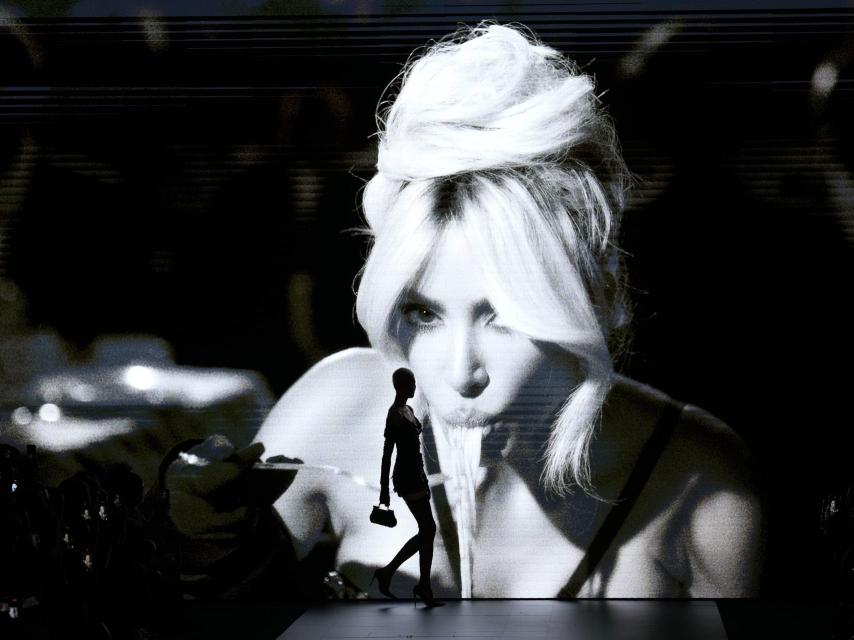 El vídeo de Kim Kardashian que abrió el desfile de Dolce & Gabbana.