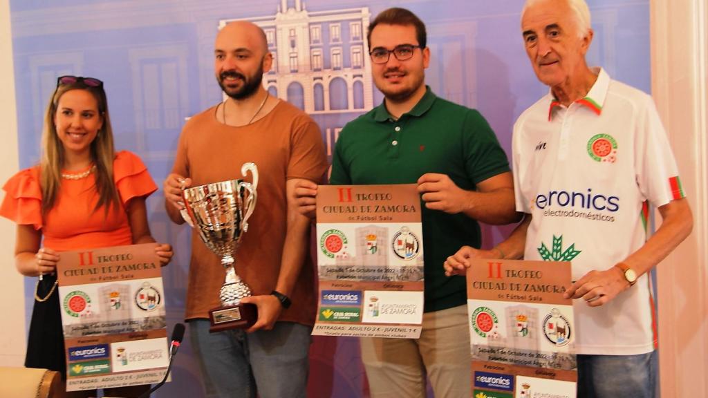 Presentación de las tres nuevas pistas de pádel en la Ciudad Deportiva