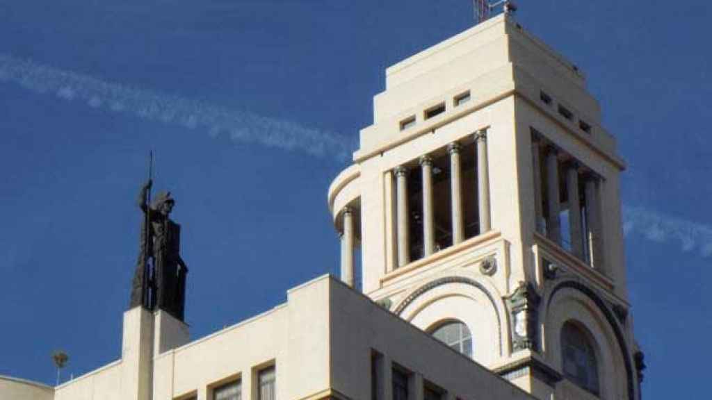 Fachada del Círculo de Bellas Artes, con la icónica estatua de la diosa Minerva esculpida por Juan Luis Vasallo. Foto: CBA