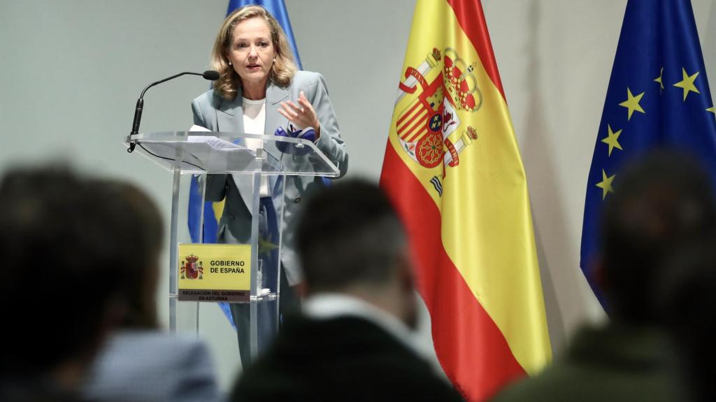 Nadia Calviño, vicepresidenta primera del Gobierno, durante un encuentro con empresas y agentes sociales.
