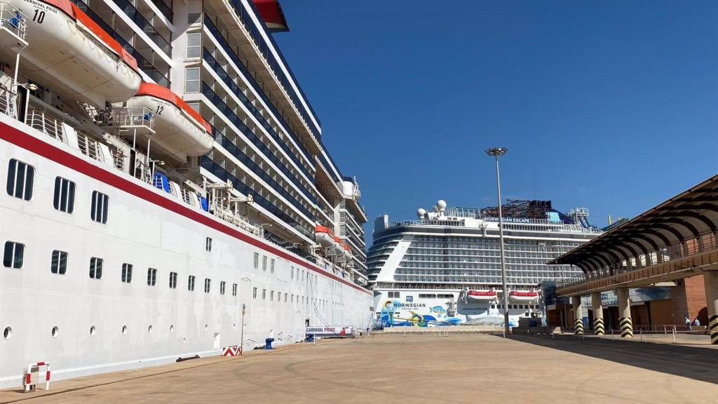 Atraque de cruceros en la terminal.