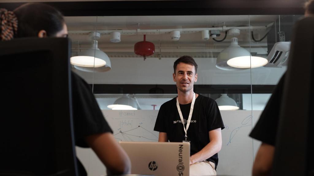 La plataforma permite que asistentes inteligentes como Google Home, Siri y Alexa entiendan y respondan en más lenguas.