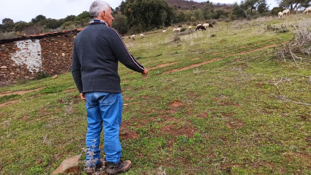 Miguel durante una demostración de su oficio