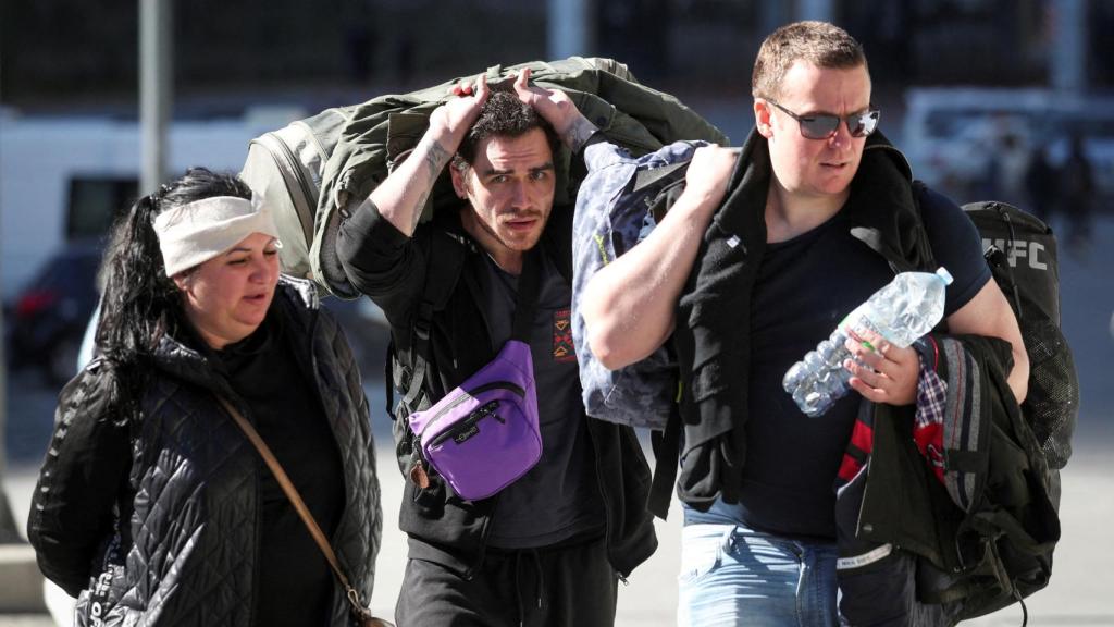 Cruces desde Rusia en la estación Zemo Larsi/Verkhny Lars en Georgia.
