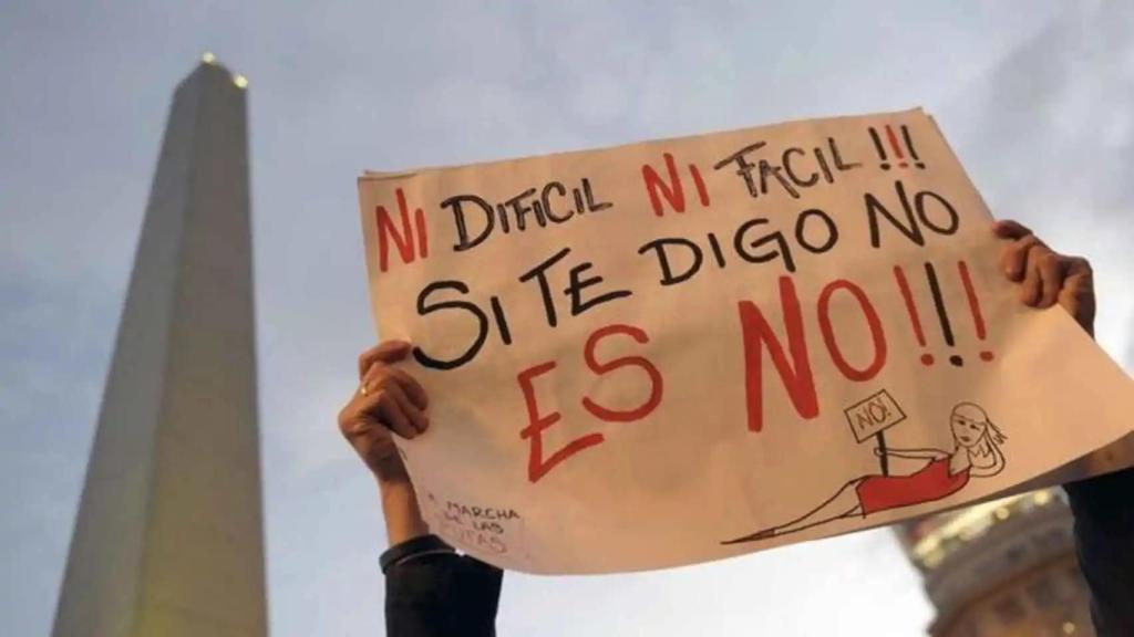 Cartel contra la violencia sexual en una manifestación.