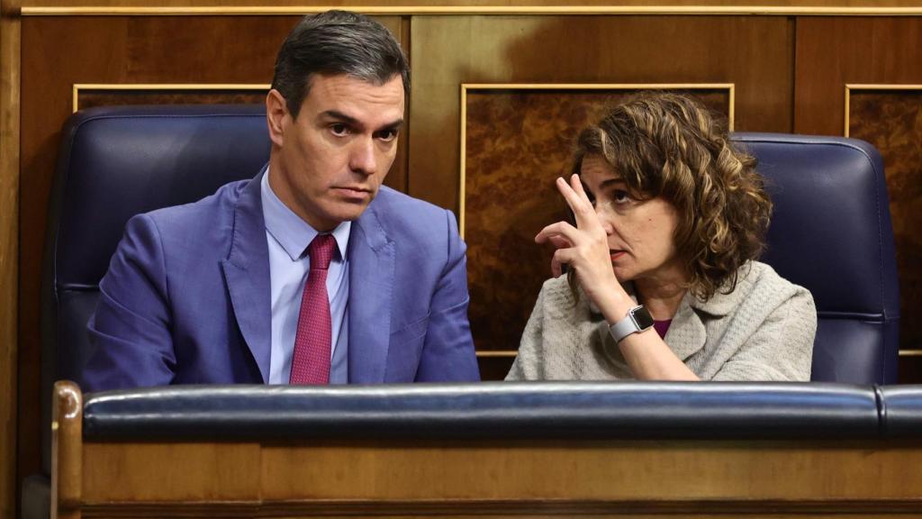 El presidente del Gobierno, Pedro Sánchez, y la ministra de Hacienda, María Jesús Montero.