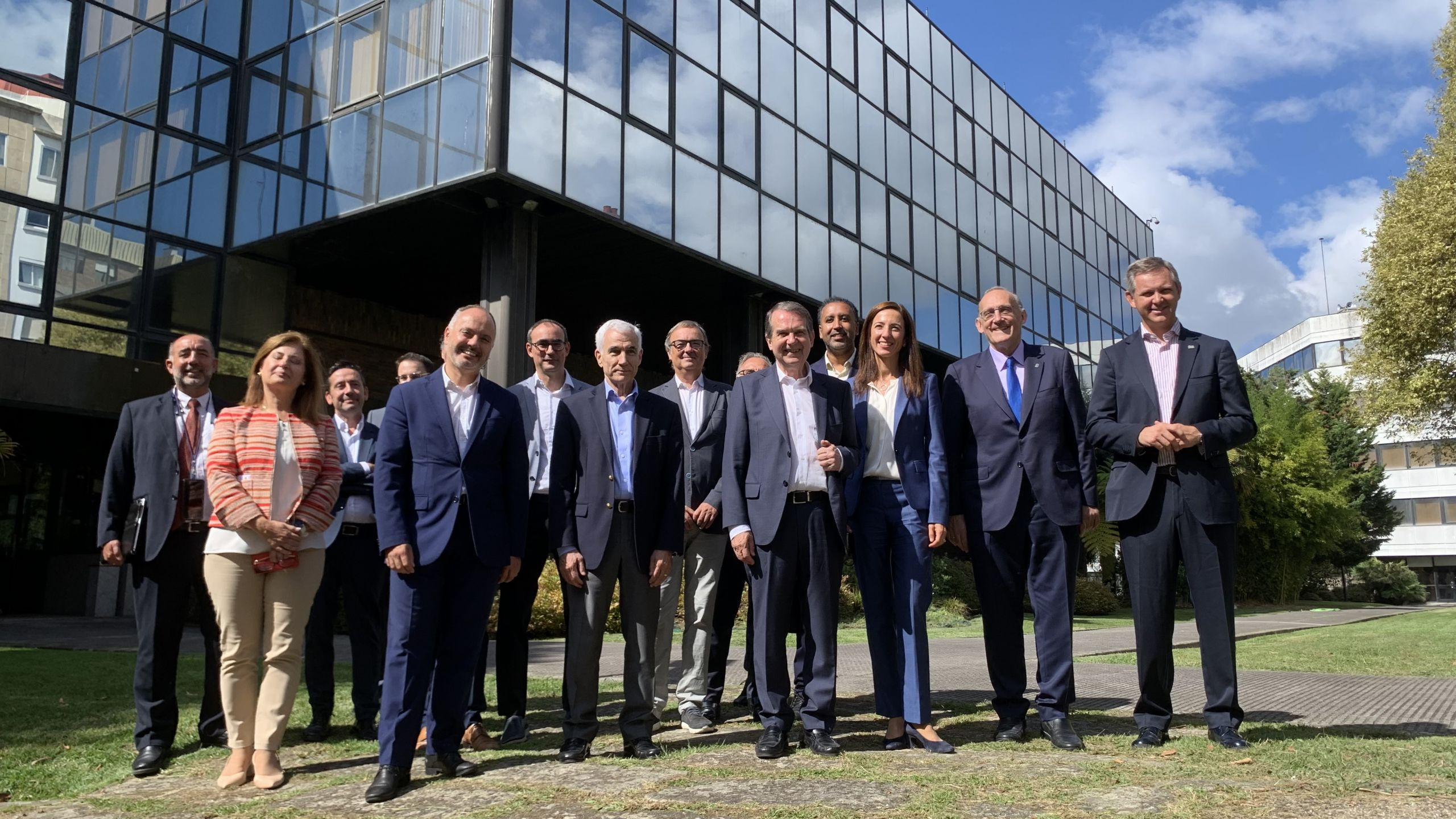 Visita de representantes institucionales al edificio donde se ubicará Sparc. Imagen: Treintayseis