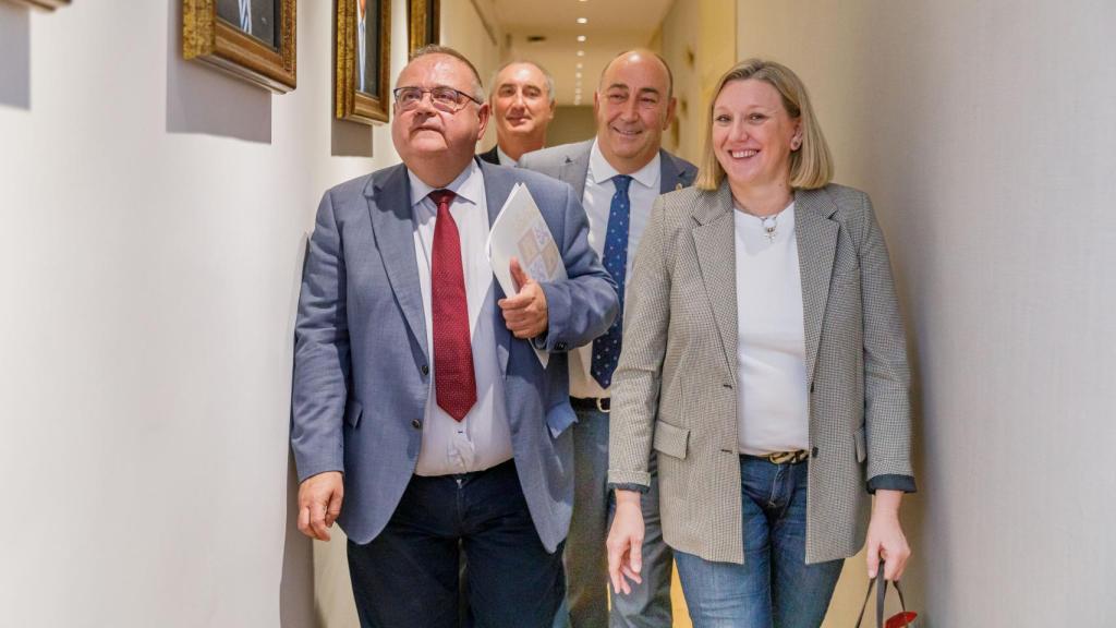 Isabel Blanco en su visita a Segovia con el consejero de Sanidad, Alejandro Vázquez.