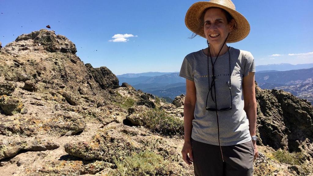 Elizabeth Kolbert, en uno de sus viajes por el planeta. Foto: Fundación BBVA